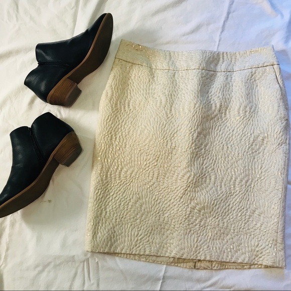 LOFT Dresses & Skirts - LOFT Pencil Skirt